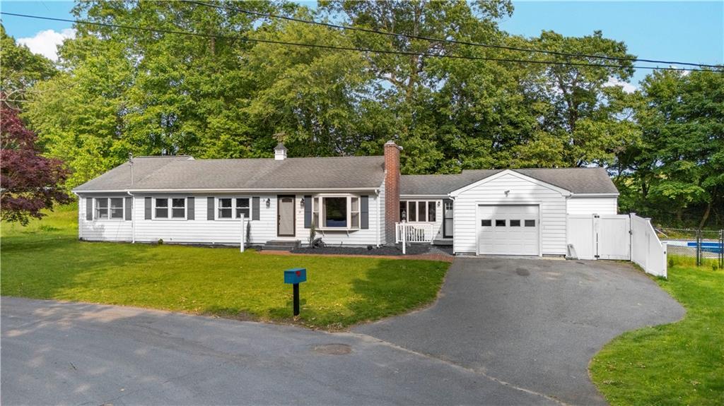 12 Valentine Circle, Barrington, Rhode Island 02806