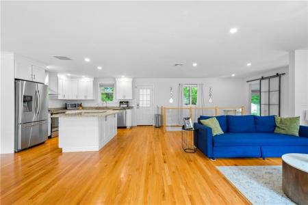 12 Valentine Circle, Barrington, Rhode Island 02806