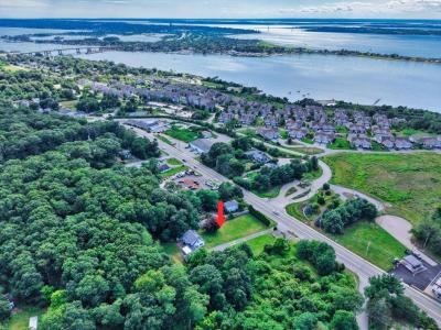 894 Main Road, Tiverton, RI 02878, USA