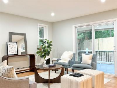 7 Simmons Road, Barrington, Rhode Island 02806, USA
