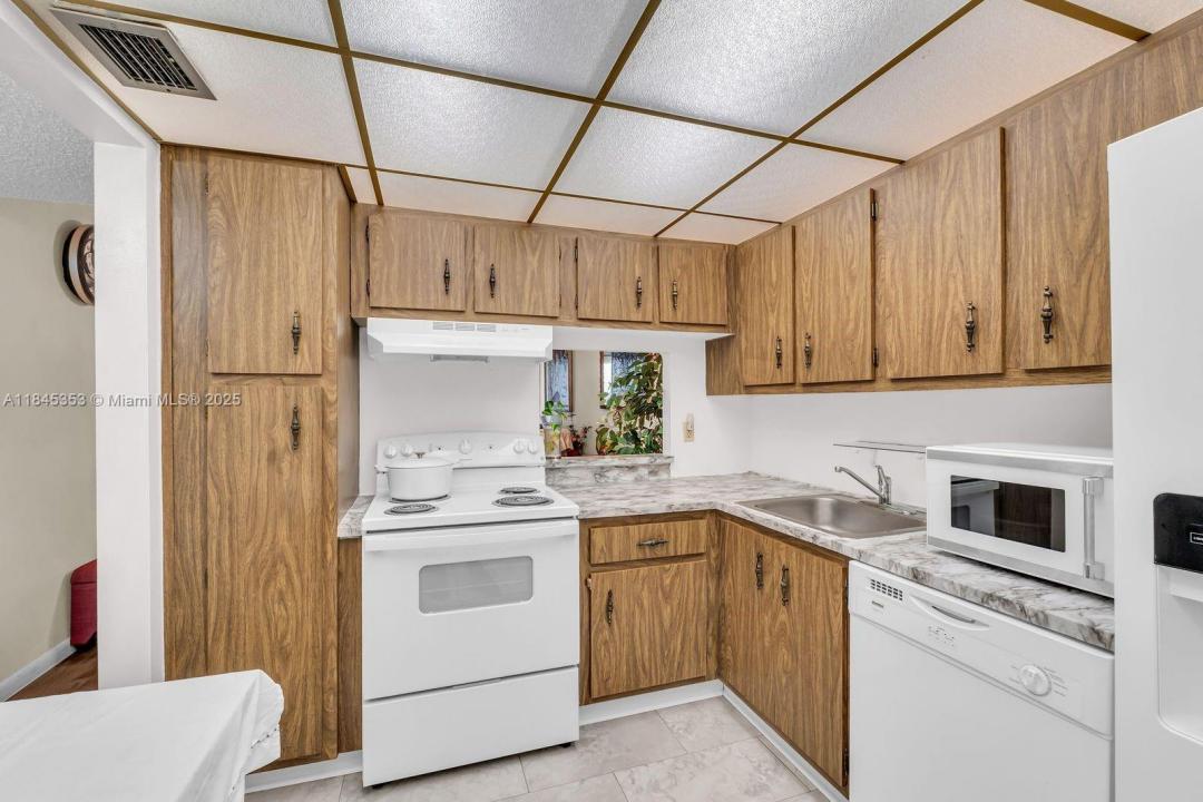 3080 Holiday Springs Blvd 207, Margate, Florida 33063