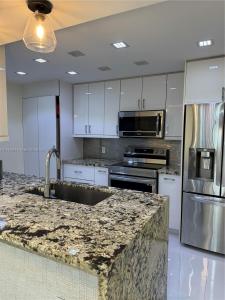 10024 Winding Lake Rd 102, Sunrise, Florida 33351, USA