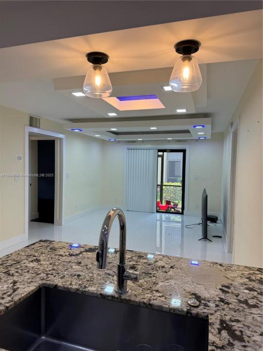 10024 Winding Lake Rd 102, Sunrise, Florida 33351, Estados Unidos