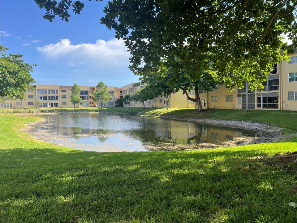 5830 NW 64th Ave 103, Tamarac, Флорида 33319, Соединенные Штаты