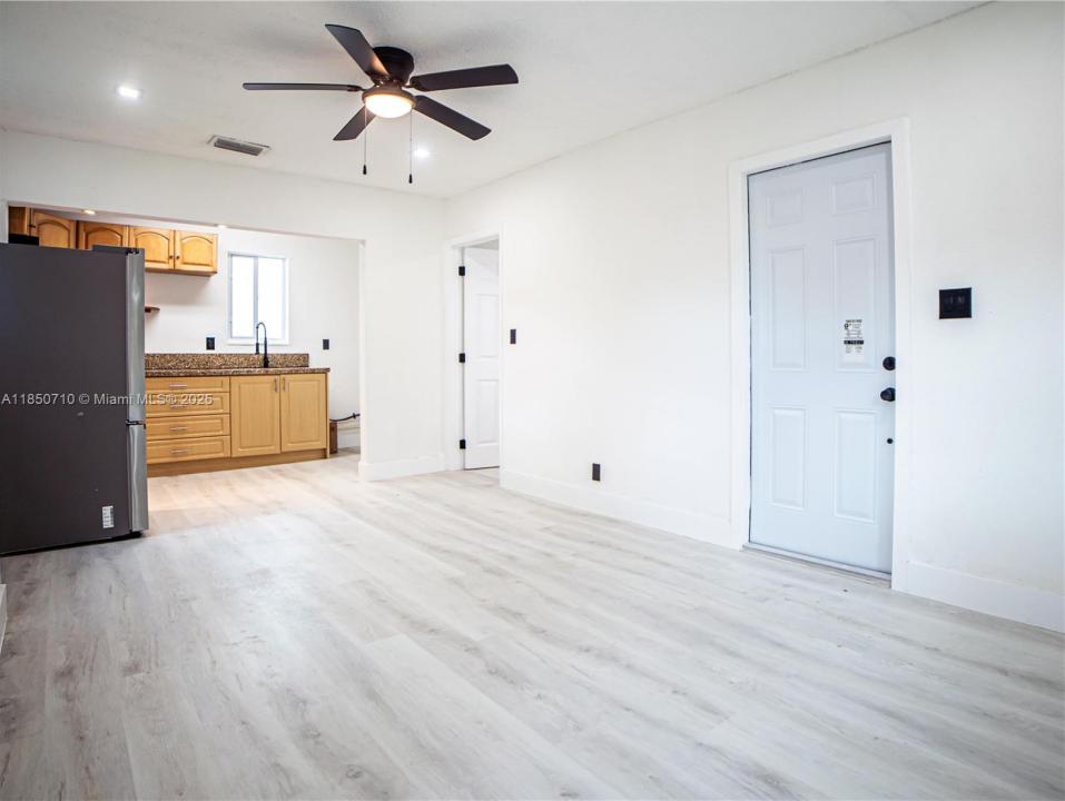 412 Columbus Pkwy 1-2, Hollywood, Флорида 33021, Соединенные Штаты