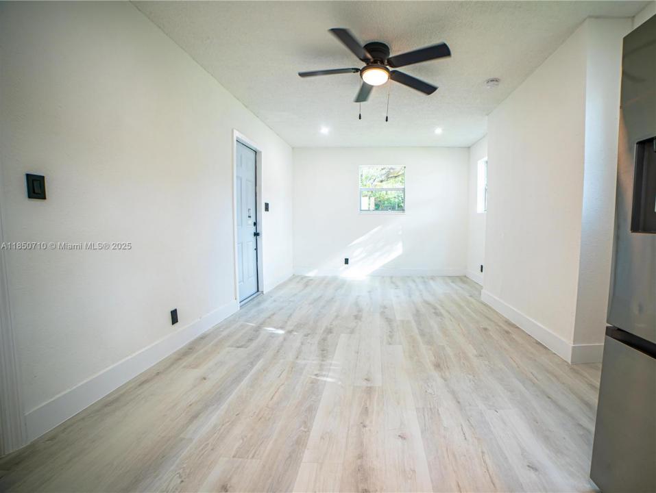 412 Columbus Pkwy 1-2, Hollywood, Флорида 33021, Соединенные Штаты