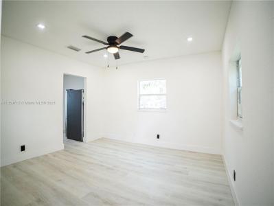 412 Columbus Pkwy 2-2, Hollywood, Florida 33021, USA