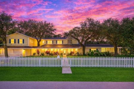 2221 SW 28th Way, Fort Lauderdale, Florida 33312, USA