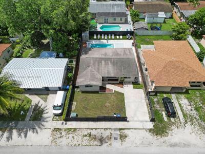 560 NE 161st St, Miami, Florida 33162, USA