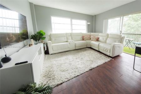 4166 Inverrary Dr 401, Lauderhill, Florida 33319, USA