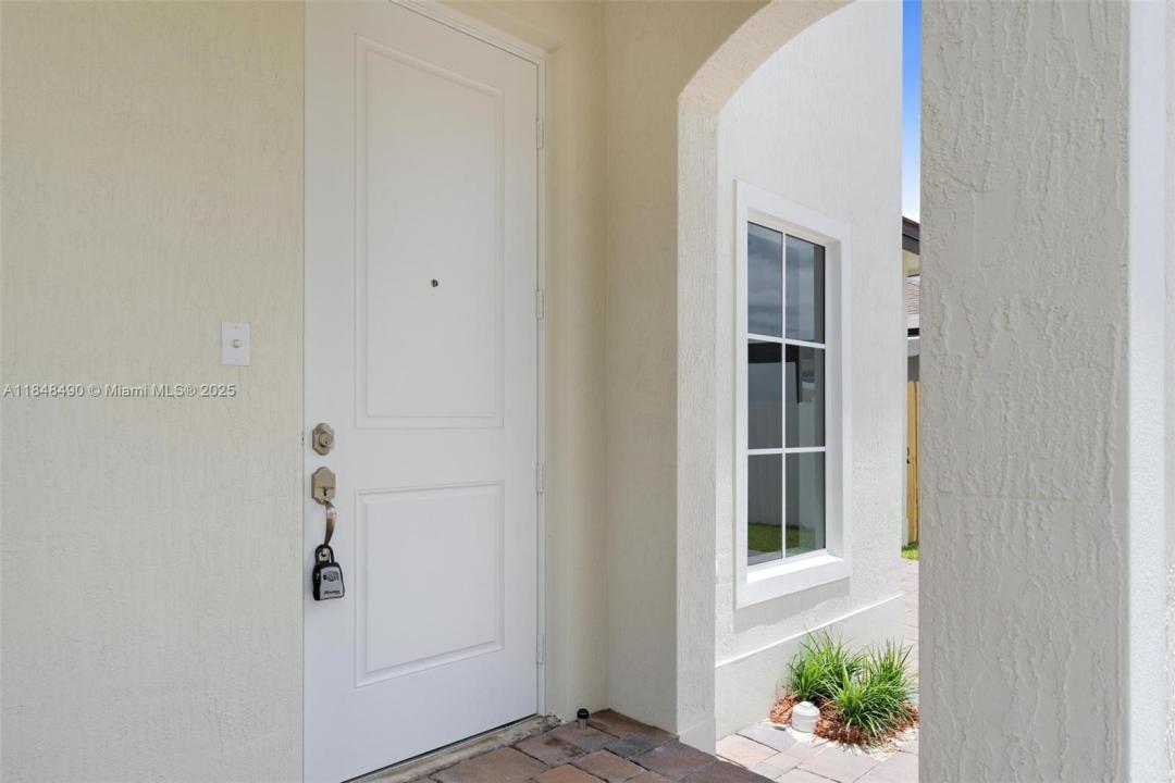 13345 SW 274th St B, Unincorporated Dade County, Florida 33032
