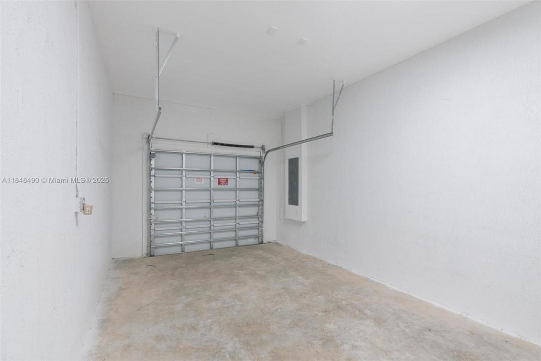 13345 SW 274th St B, Unincorporated Dade County, Florida 33032