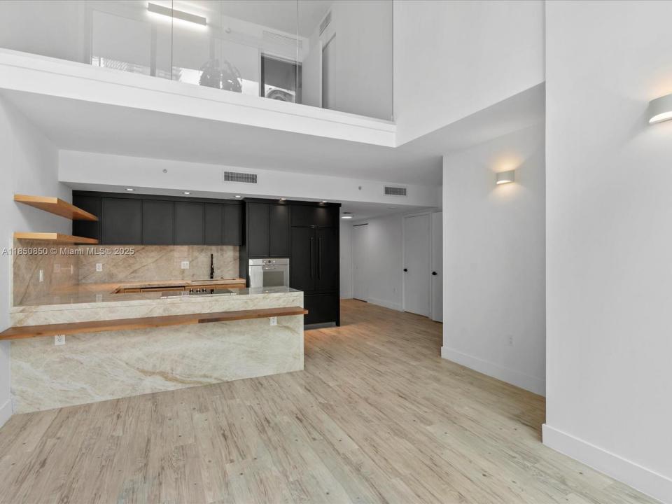 92 SW 3rd St 704, Miami, 佛罗里达州 33130, 美国