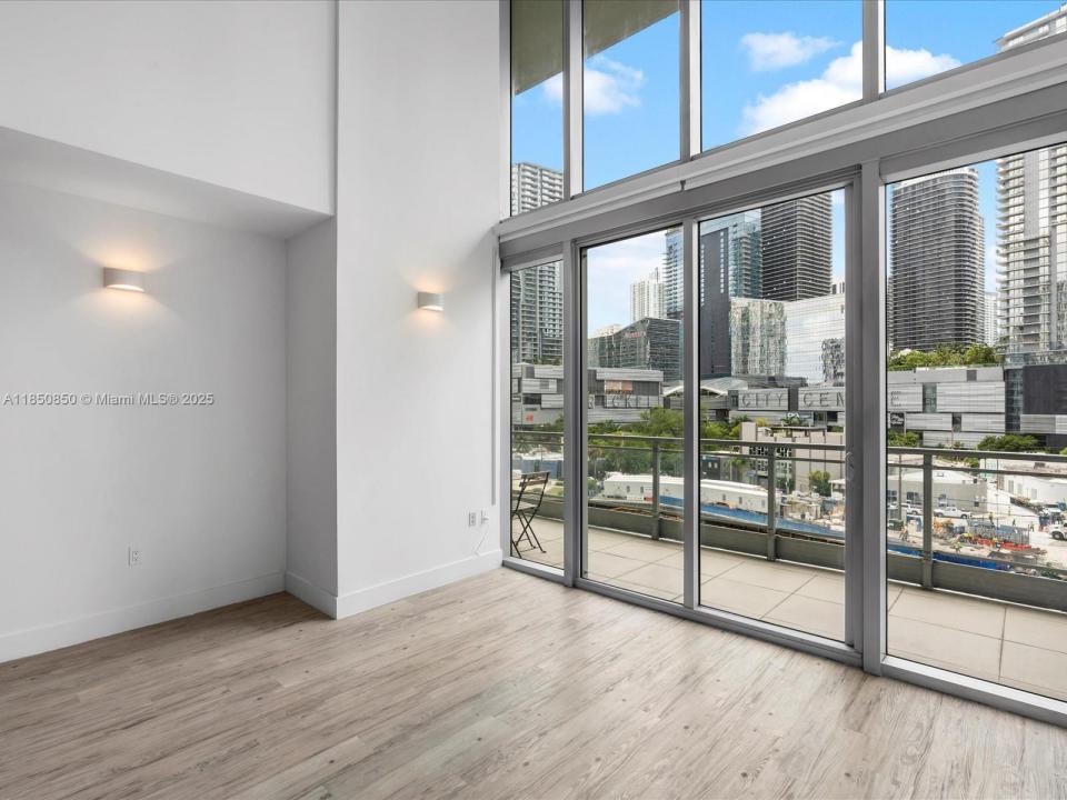 92 SW 3rd St 704, Miami, 佛罗里达州 33130, 美国