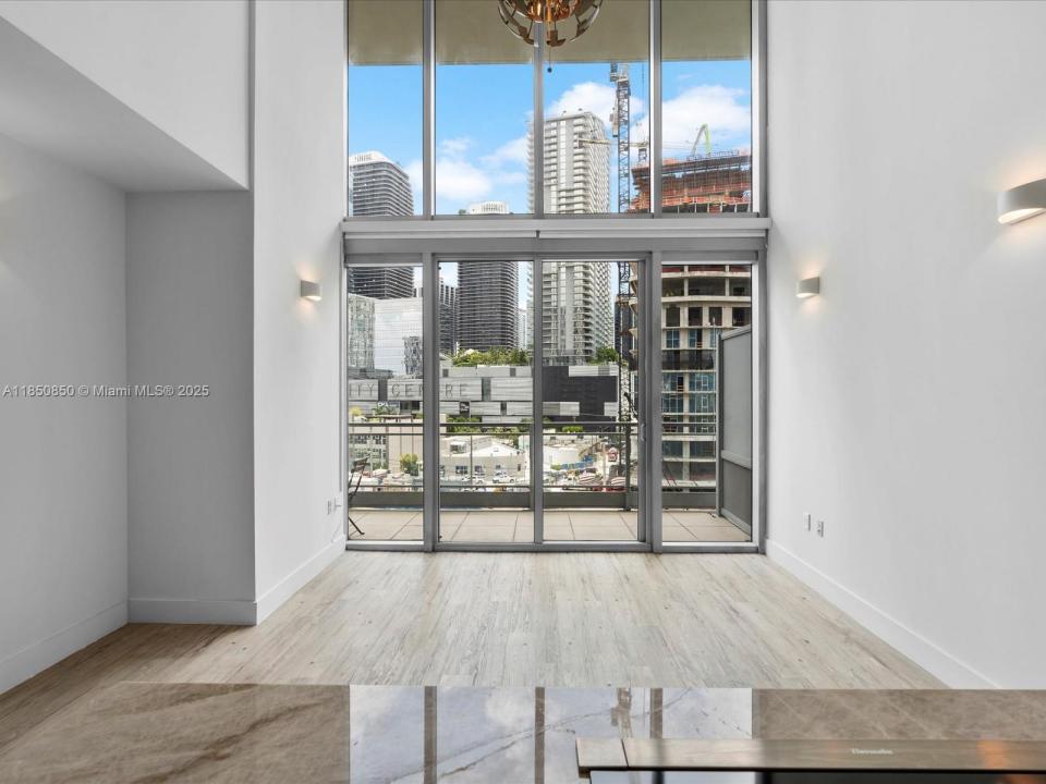 92 SW 3rd St 704, Miami, 佛罗里达州 33130, 美国