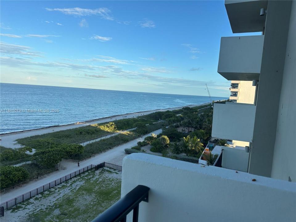 9273 Collins Ave 805, Surfside, Floryda 33154, USA