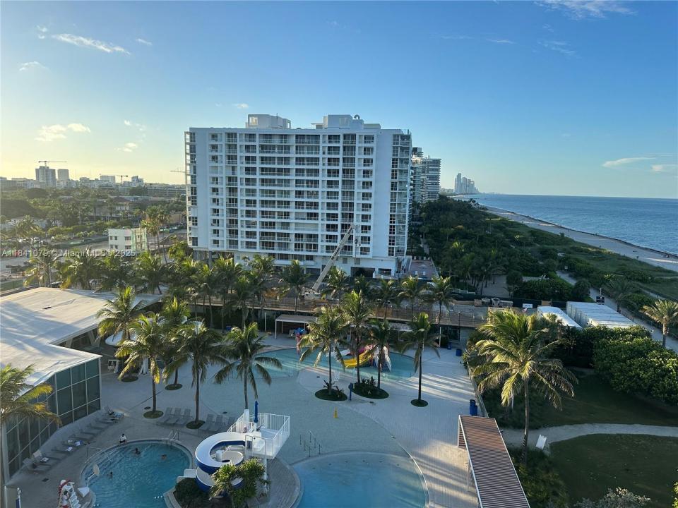 9273 Collins Ave 805, Surfside, Floryda 33154, USA
