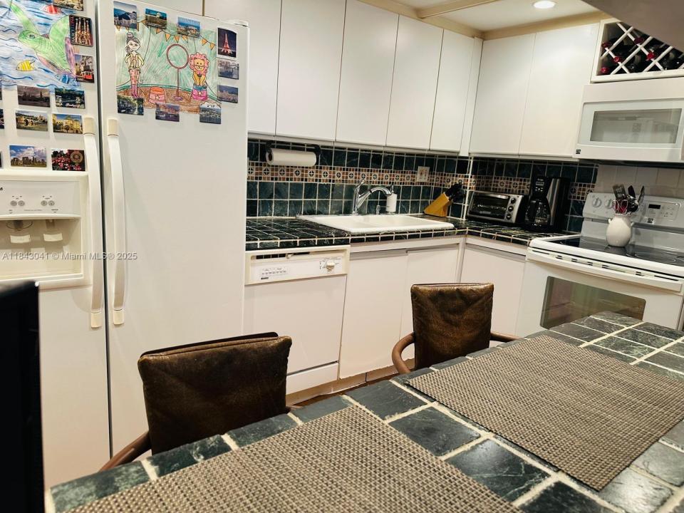 4000 Towerside Ter 1503, Miami, Флорида 33138, Соединенные Штаты