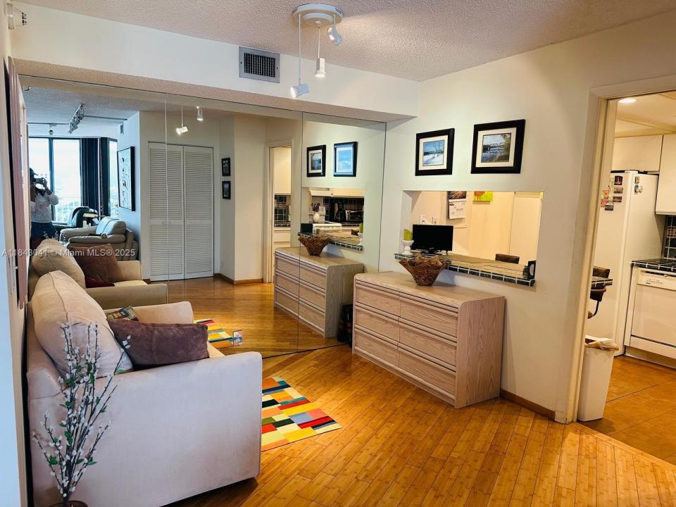 4000 Towerside Ter 1503, Miami, Флорида 33138, Соединенные Штаты