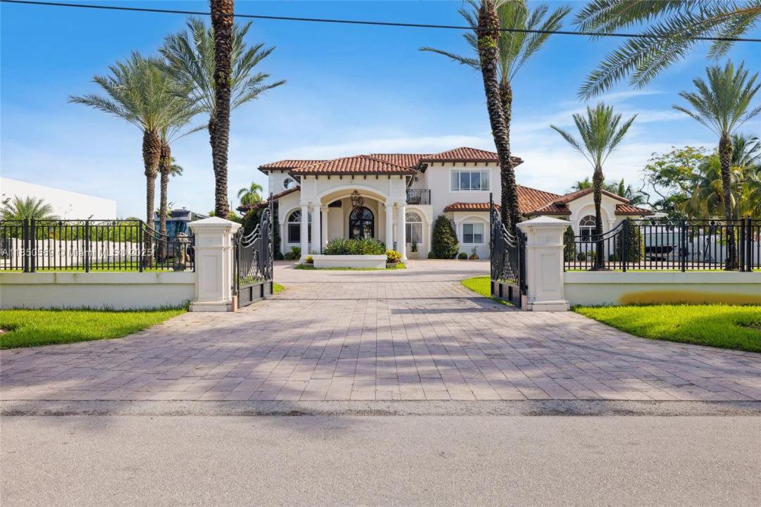 9861 NW 135th St, Hialeah Gardens, Florida 33018, USA