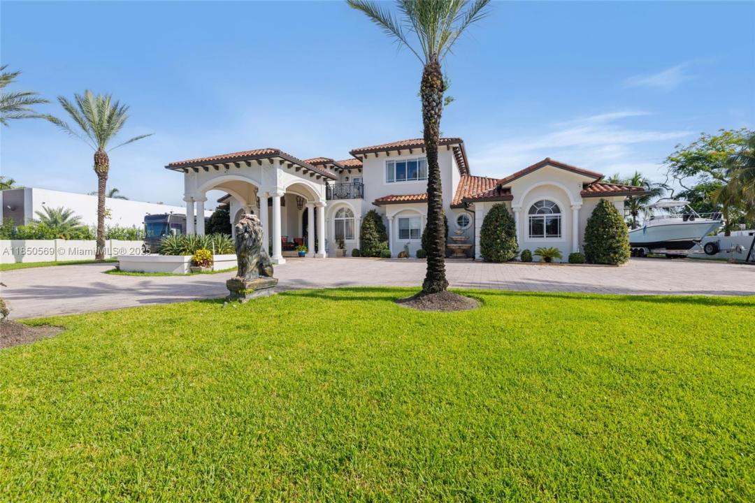 9861 NW 135th St, Hialeah Gardens, Florida 33018, USA