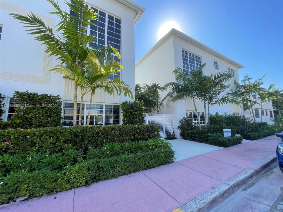 8035 ABBOTT AV, Miami Beach, Floryda 33141, USA