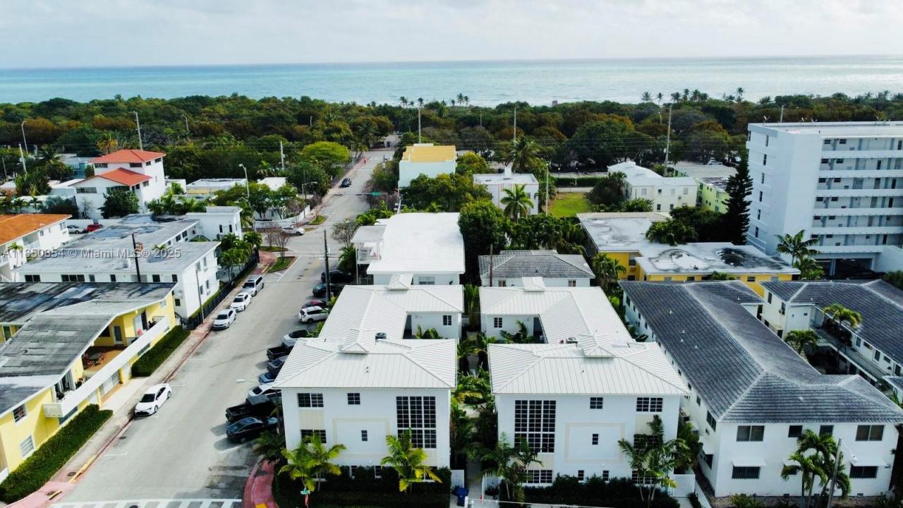 8035 ABBOTT AV, Miami Beach, Floryda 33141, USA