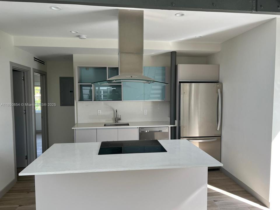 8035 ABBOTT AV, Miami Beach, Floryda 33141, USA