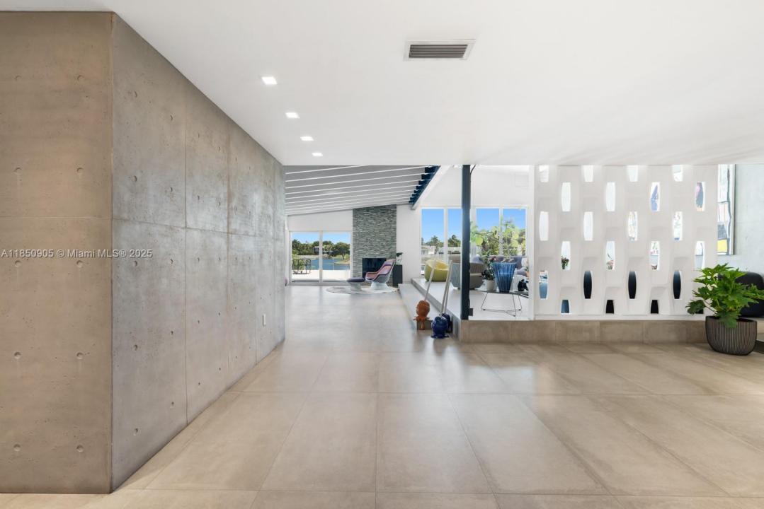 2070 NE 194th Ter, North Miami Beach, フロリダ 33179, アメリカ合衆国