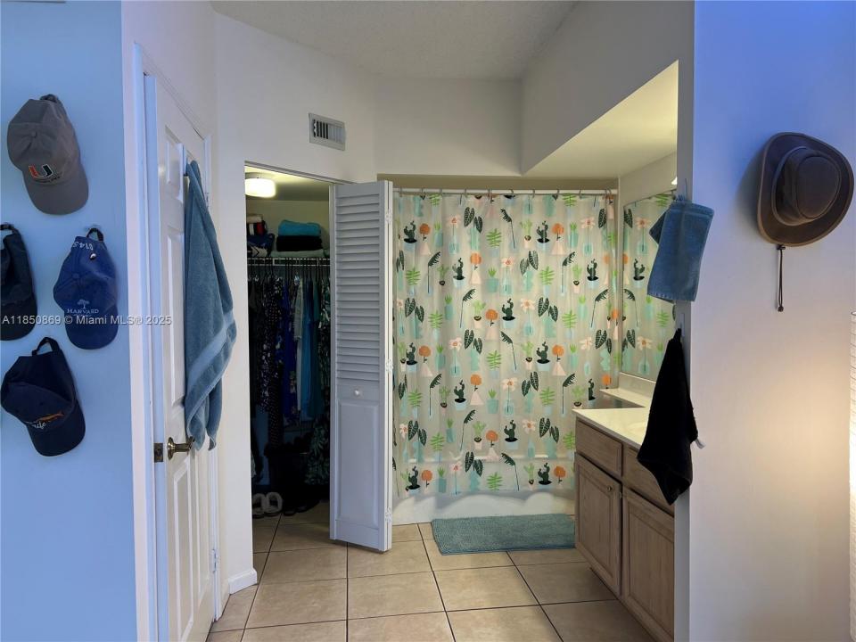1280 S Alhambra Cir 2413, Coral Gables, Florida 33146, Estados Unidos