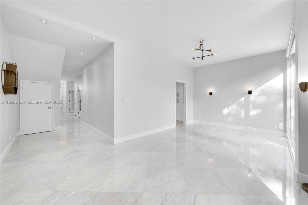 1558 NE Quayside Ter D10, Miami, Florida 33138, USA