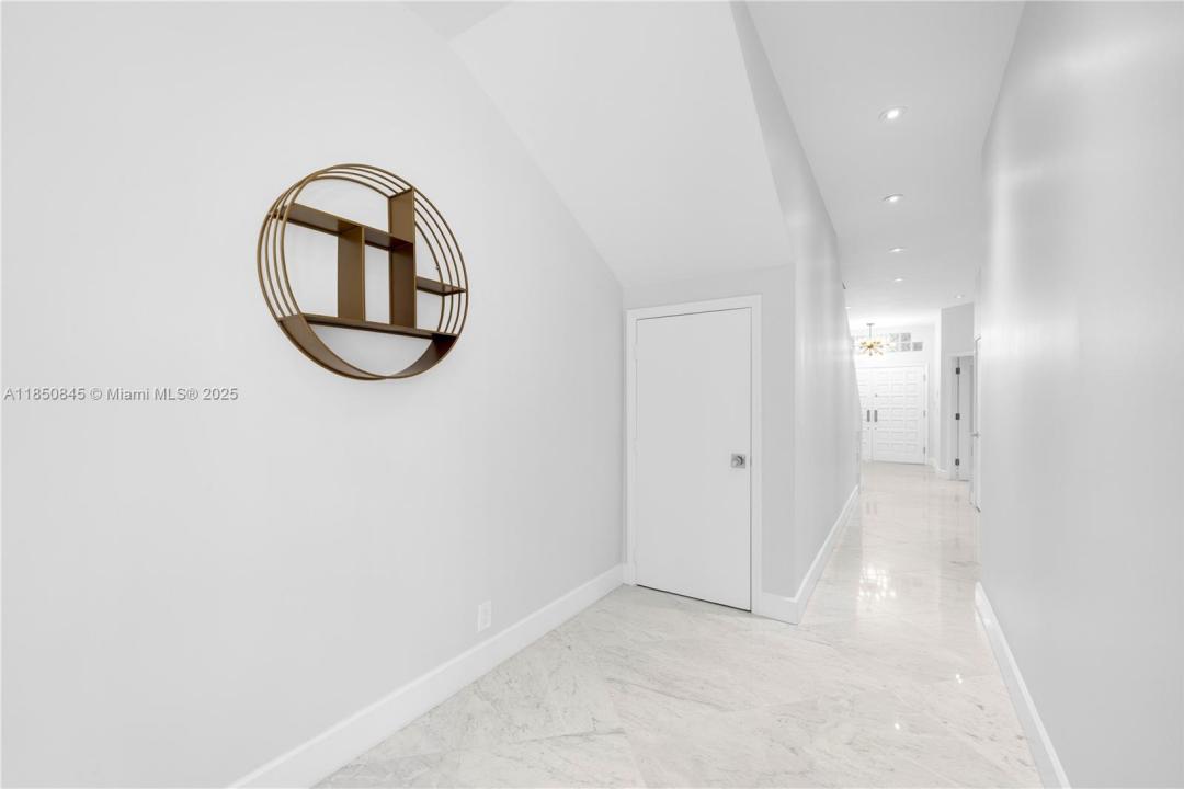 1558 NE Quayside Ter D10, Miami, Florida 33138, USA