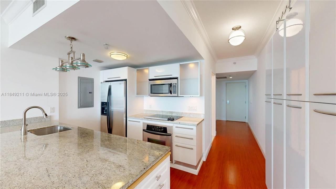 185 SW 7th St 4102, Miami, Florida 33130
