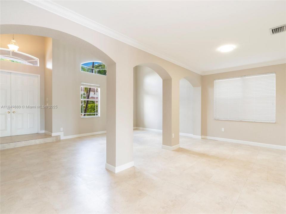 16523 SW 66th St, Miami, Floryda 33193, USA