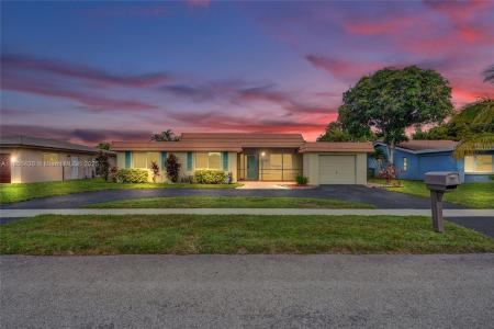 8109 NW 73rd Ter, Tamarac, Florida 33321, USA