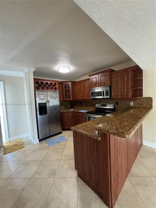2740 W 76th St 202, Hialeah, Florida 33016