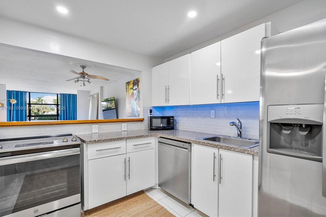 600 Parkview Dr 227, Hallandale Beach, Floryda 33009, USA
