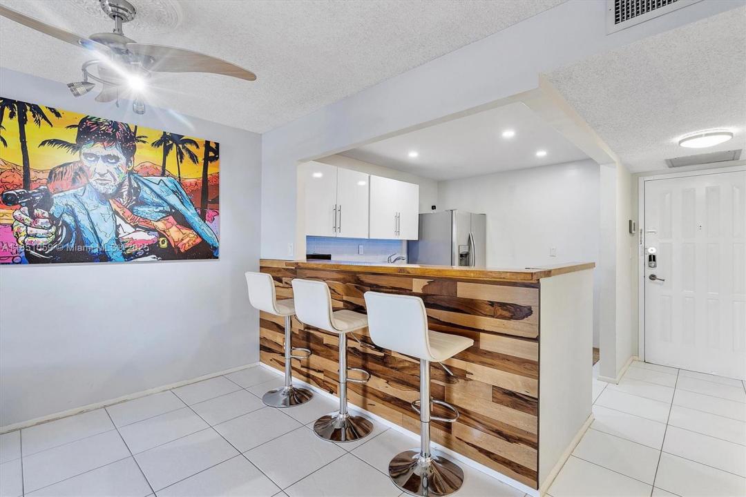600 Parkview Dr 227, Hallandale Beach, Floryda 33009, USA