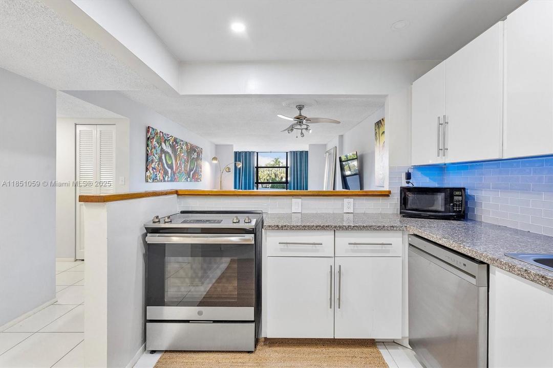 600 Parkview Dr 227, Hallandale Beach, Floryda 33009, USA