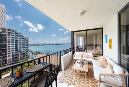520 Brickell Key Dr A1102, Miami, Florida 33131, USA