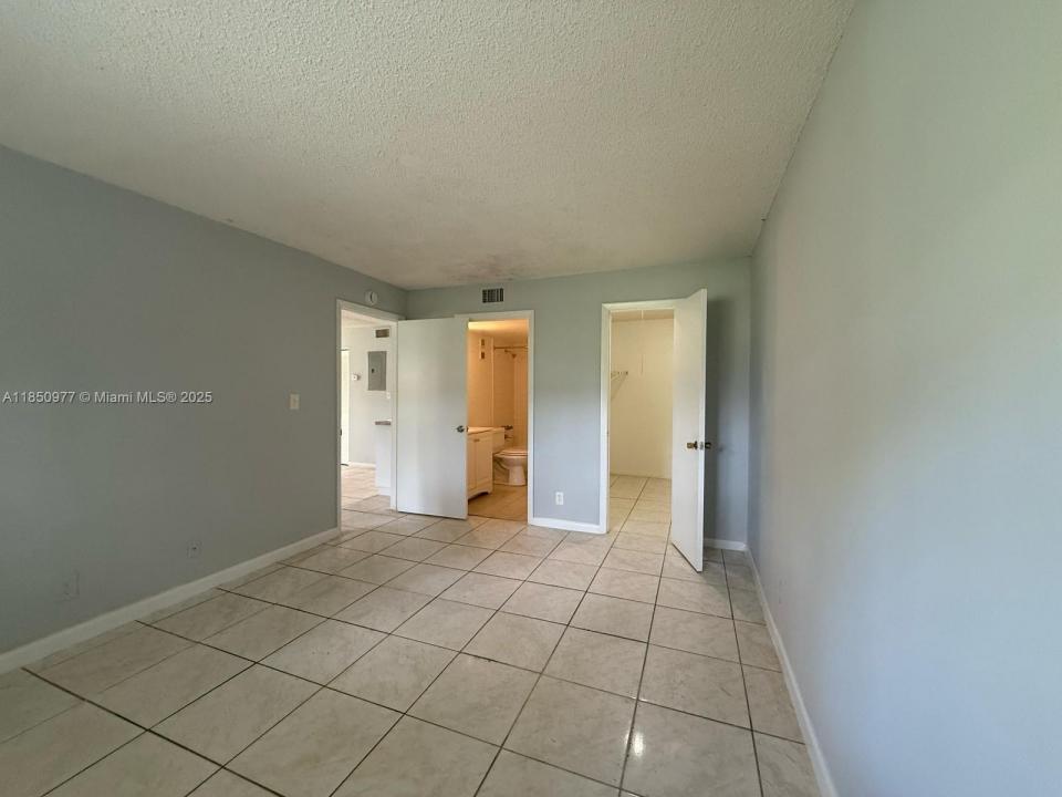 2018 NW 43rd Ter 4, Lauderhill, Florida 33313, Estados Unidos