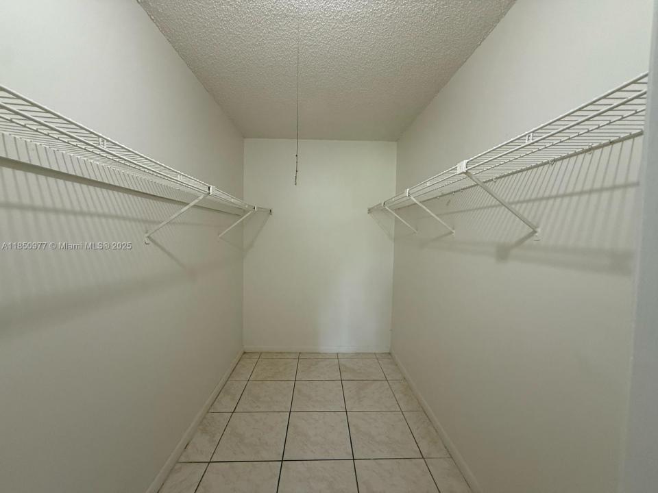 2018 NW 43rd Ter 4, Lauderhill, Florida 33313, Estados Unidos