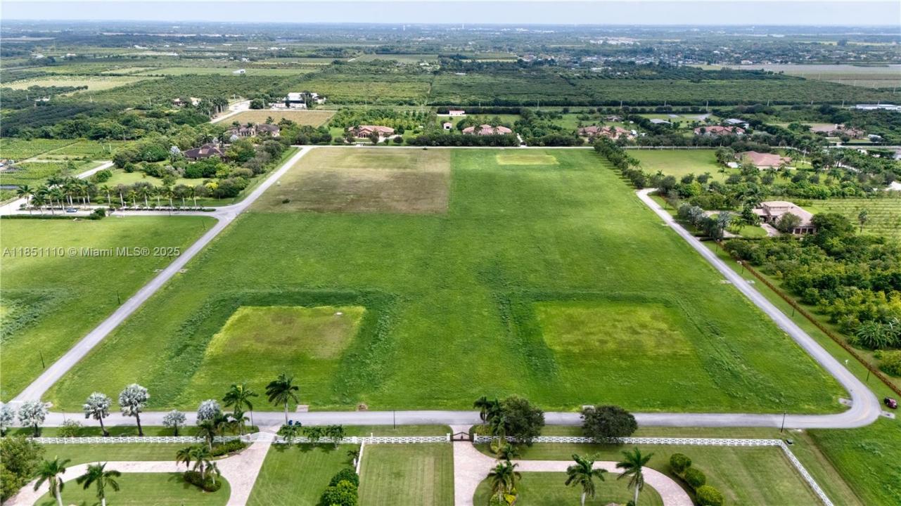 001 SW 215 av, Homestead, Florida 33030, USA