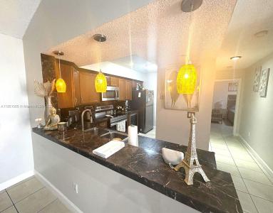 18850 NW 57th Ave 306, Hialeah, Florida 33015, USA