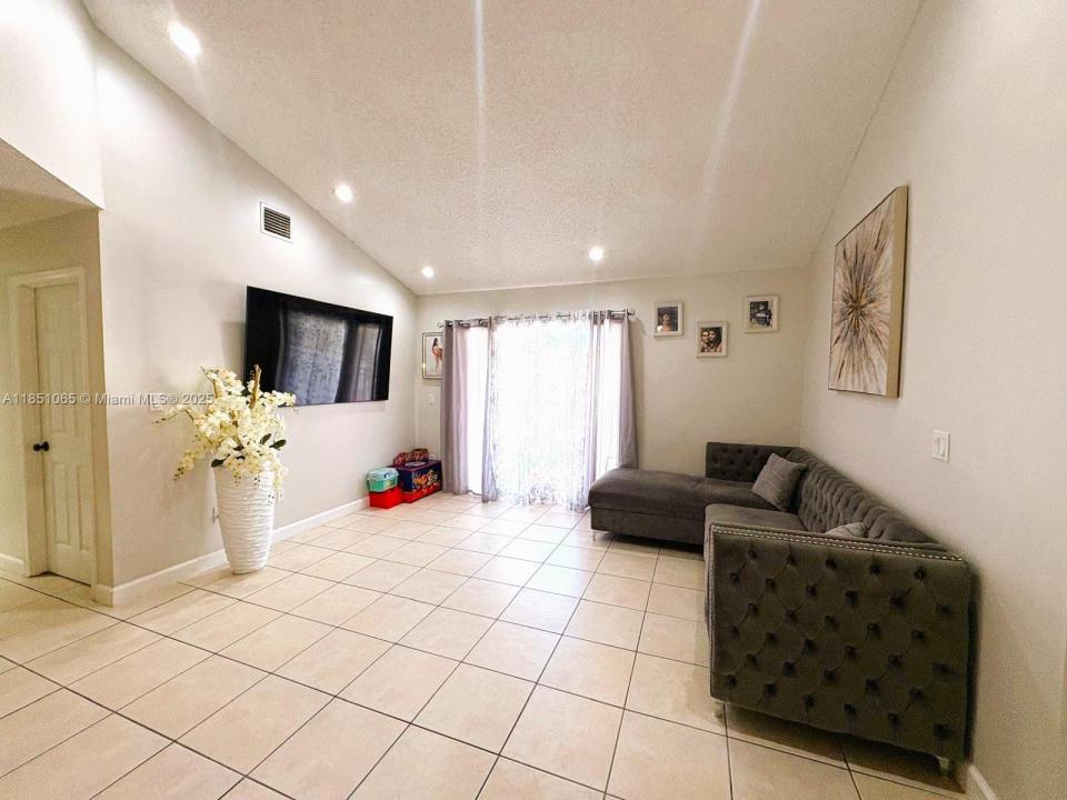 18850 NW 57th Ave 306, Hialeah, 佛羅里達州 33015, 美國