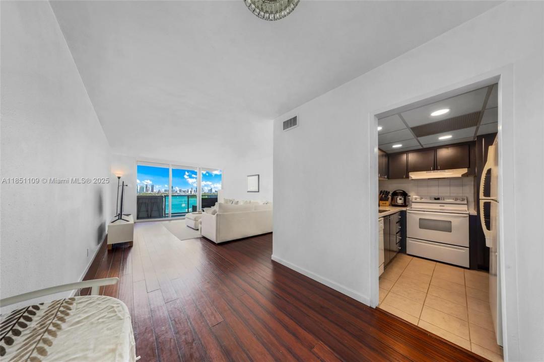 1200 West Ave 1104, Miami Beach, Florida 33139, USA