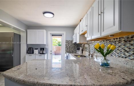 2950 NE 11th Ave, Pompano Beach, Florida 33064, USA