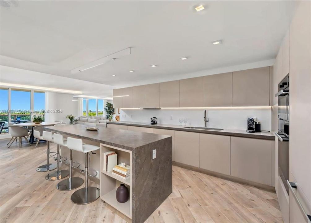 2301 Collins Ave 1432, Miami Beach, Florida 33139, USA