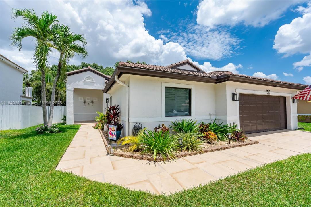 16185 SW 2nd Dr, Pembroke Pines, 佛羅里達州 33027, 美國