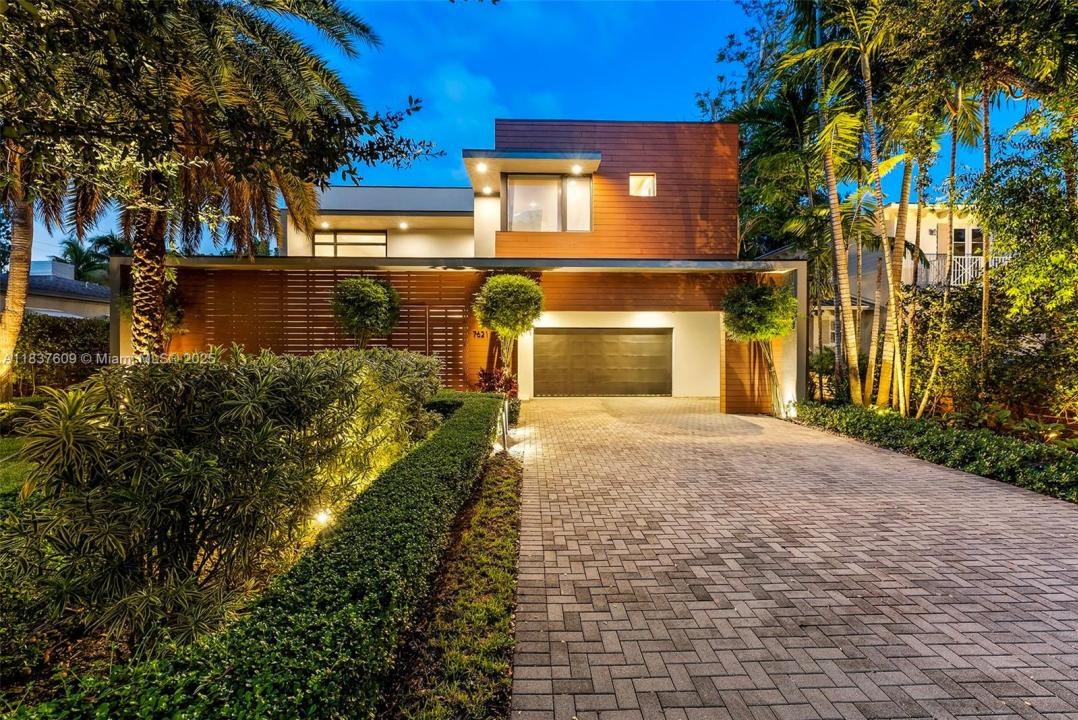 7621 SW 59th Ct, South Miami, Florida 33143